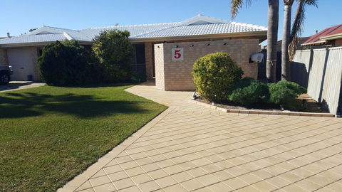 Alexander Drive B & B - Geraldton Accommodation 2