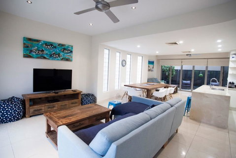 Alexandra Headland Luxury Townhouse - Geraldton Accommodation 1