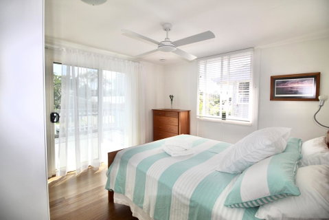 Aloha Alex Beach House Pet-friendly- 450m To The Beach - Geraldton Accommodation 0