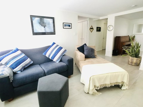 Aloha Alex Beach House Pet-friendly- 450m To The Beach - Geraldton Accommodation 2