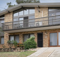 Alpine House - Views over Lake Jindabyne and the Snowy Mountains - Geraldton Accommodation