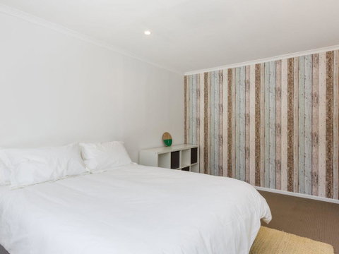 Amalfi Beach House - Geraldton Accommodation 1