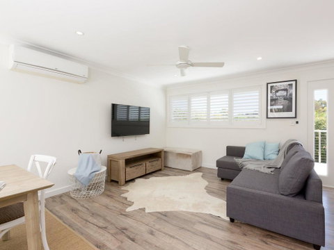 Amalfi Beach House - Geraldton Accommodation 2