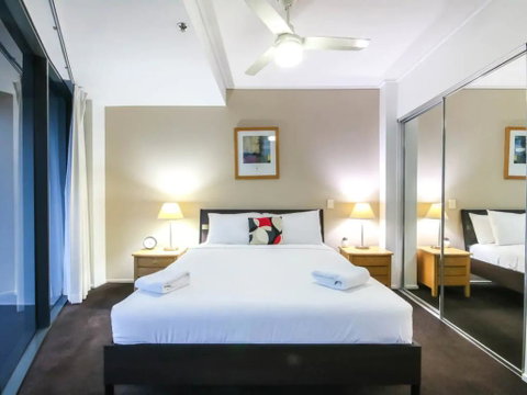 Amazing Brisbane CBD 2 Bedroom Apartment With River Views - Geraldton Accommodation 2