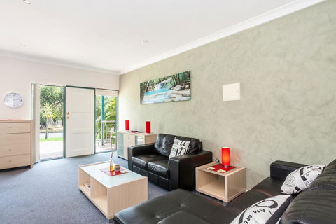 Anglesea River Apartments - 2 Bed Unit 2/4 - Geraldton Accommodation 1