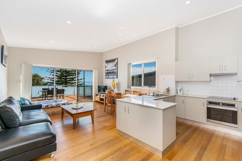 Angourie Blue Unit 2 - Geraldton Accommodation 2