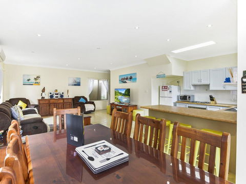 Anne's Beach Getaway - Geraldton Accommodation 1