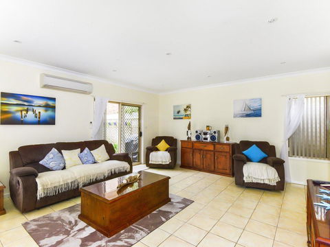 Anne's Beach Getaway - Geraldton Accommodation 2