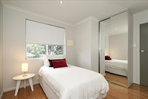 Applecross Riverside Apt - Geraldton Accommodation 0