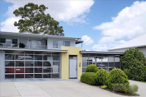 Applecross Riverside Apt - Geraldton Accommodation 1