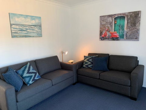 Aquarius Apartments Mollymook - Geraldton Accommodation 2