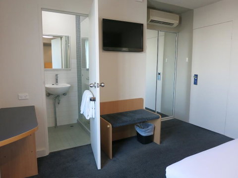 Arts Hotel - Geraldton Accommodation 3