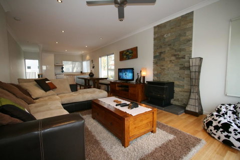 Aspect 1/8a Poly Cow Lane - Geraldton Accommodation 0