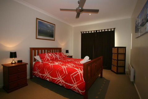 Aspect 1/8a Poly Cow Lane - Geraldton Accommodation 2