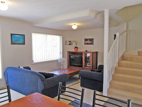 Mahi Mahi 2 3 Bedroom Between Shoal Bay And Little Beach - Geraldton Accommodation 1