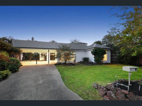 Luxury 5 Bedrooms, Pool, Quiet - Geraldton Accommodation 2