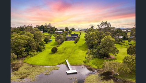 Luxury On Lake Tinaroo Lakefront Living - Geraldton Accommodation 2