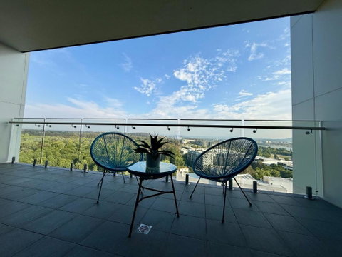 Manhattan Luxe Views L14 Pool Spa Gym 1BR 1 Bath 1 Secure Parking Central City - Geraldton Accommodation 3