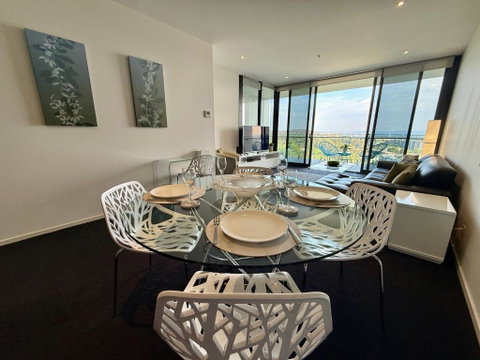 Manhattan Luxe Views L14 Pool Spa Gym 1BR 1 Bath 1 Secure Parking Central City - Geraldton Accommodation 2