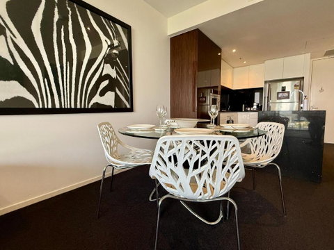 Manhattan Luxe Views L14 Pool Spa Gym 1BR 1 Bath 1 Secure Parking Central City - Geraldton Accommodation 1