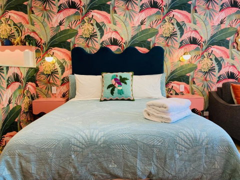 Manly Vibes - Fabulous Design With Gym, Sauna, Streaming, Right Opposite Wharf & Beach - Geraldton Accommodation 1