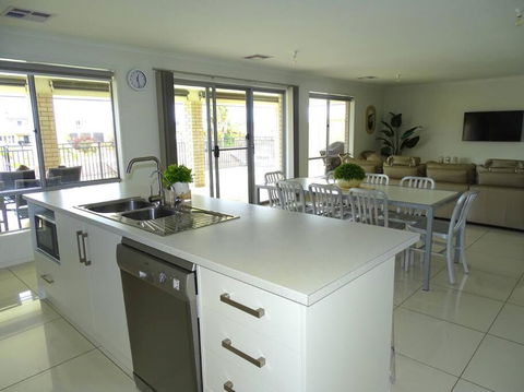 Marina Belle - Geraldton Accommodation 1