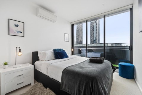 Melbourne Docklands Riverside Views - Geraldton Accommodation 1