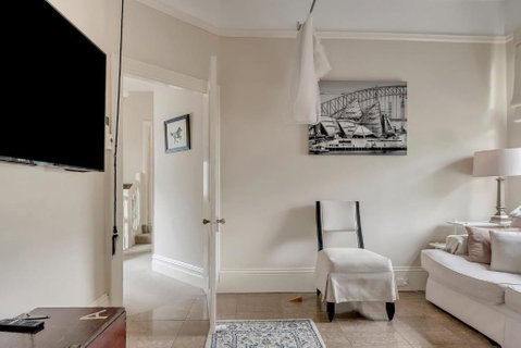 Mesmerising 3BR Home Cinema Room Spa Bath - Geraldton Accommodation 3