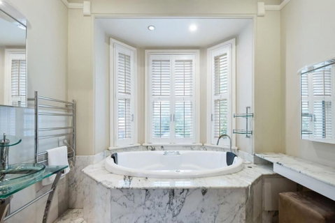 Mesmerising 3BR Home Cinema Room Spa Bath - Geraldton Accommodation 1