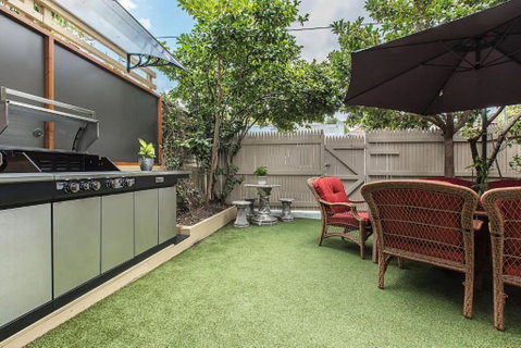 Mesmerising 3BR Home Cinema Room Spa Bath - Geraldton Accommodation 0