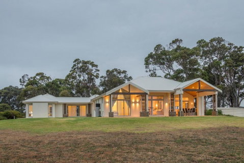 Metricup House - Elegant Country Retreat - Geraldton Accommodation 1