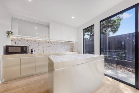 Mia-2B2B-Exceptional Style Living In Brighton East - Geraldton Accommodation 3