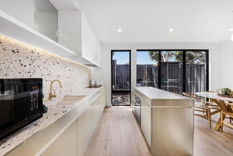 Mia-2B2B-Exceptional Style Living In Brighton East - Geraldton Accommodation 2