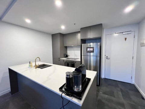Midnight Luxe 2BR 2Bath 2Car 528 In The Heart Of Braddon Pool Sauna Gym Secure Parking Wifi Wine - Geraldton Accommodation 2