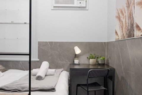 Modern Double Room - AC - Seconds To Central CBD - Near UTS& USYD& Darling Harbour& ICC&High Rated Restaurants - Shared Bathroom - Geraldton Accommodation 2
