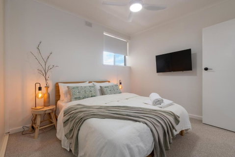 Miss Pats Brand New Gem River Views Short Walk To Beach And Cafes - Geraldton Accommodation 0
