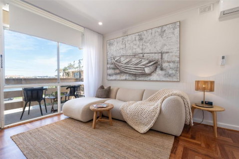 Miss Pats Brand New Gem River Views Short Walk To Beach And Cafes - Geraldton Accommodation 2