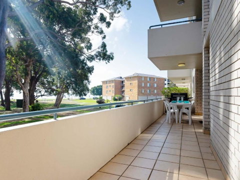 Mistral Court 2, 17 Mistral Close - Little Beach Water Views & Wifi - Geraldton Accommodation 1