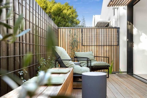 Mod House Ocean Grove- Walk To The Shops, Cafes, Beach And Park! Brand New Luxury Apartment In Gated Complex - Geraldton Accommodation 2