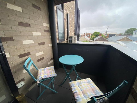 Modern 1 Bedroom Apartment In Brunswick East Near CBD - Geraldton Accommodation 0