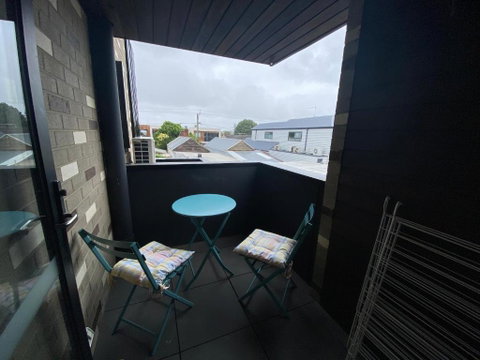 Modern 1 Bedroom Apartment In Brunswick East Near CBD - Geraldton Accommodation 2