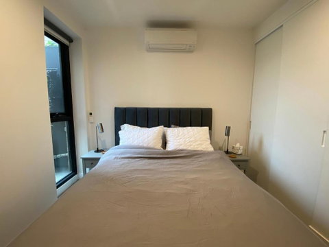 Modern 1 Bedroom Apartment In Brunswick East Near CBD - Geraldton Accommodation 3