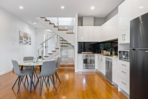 Modern 2-Bed Home In Brunswick With Courtyard - Geraldton Accommodation 3