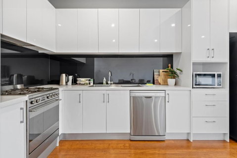 Modern 2-Bed Home In Brunswick With Courtyard - Geraldton Accommodation 2