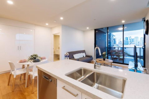 Modern 2BR Apt In The Heart Of South Brisbane - Geraldton Accommodation 1