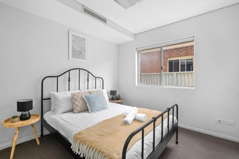 Modern Ensuite Queen Room - Serene Spot At Revesby - Geraldton Accommodation 0
