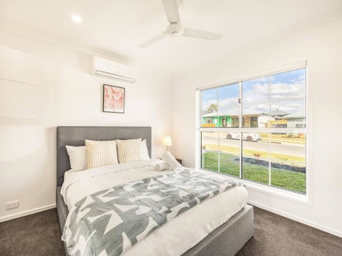 Modern Family Retreat In Premier GreenbankLocation - Geraldton Accommodation 0