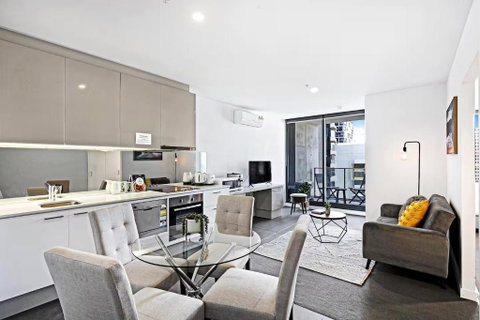 Modern One-bedroom Apt In The Heart Of Melbourne - Geraldton Accommodation 2
