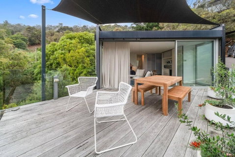 Modern Studio With Sweeping Views - Geraldton Accommodation 0