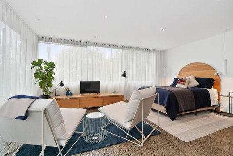 Modern Studio With Sweeping Views - Geraldton Accommodation 2